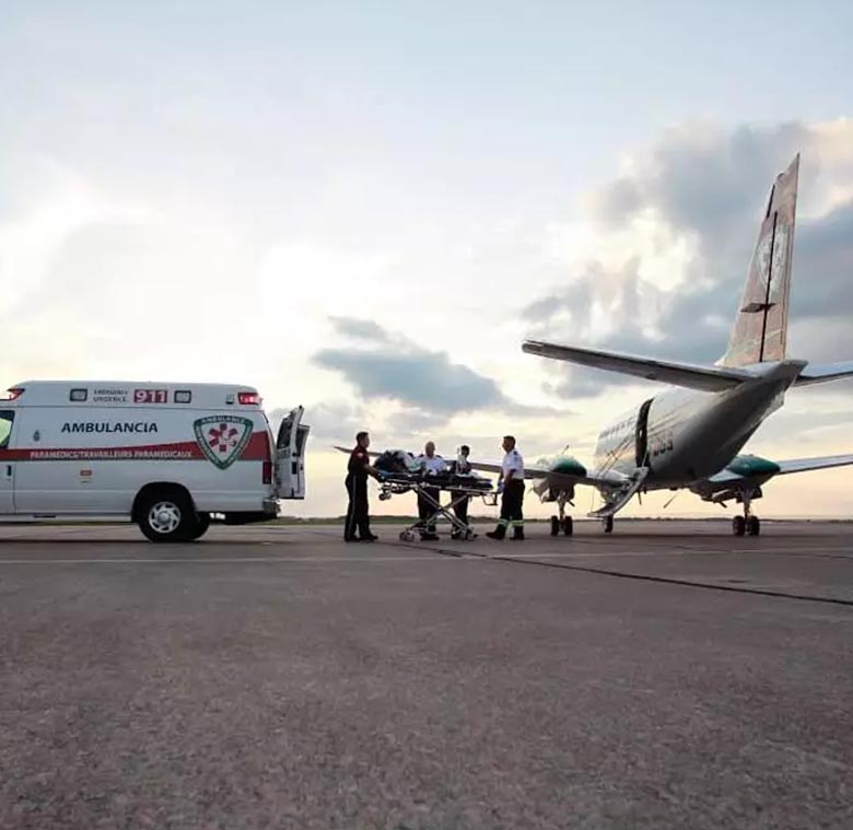 Ambulancia coordinando con jet sanitario